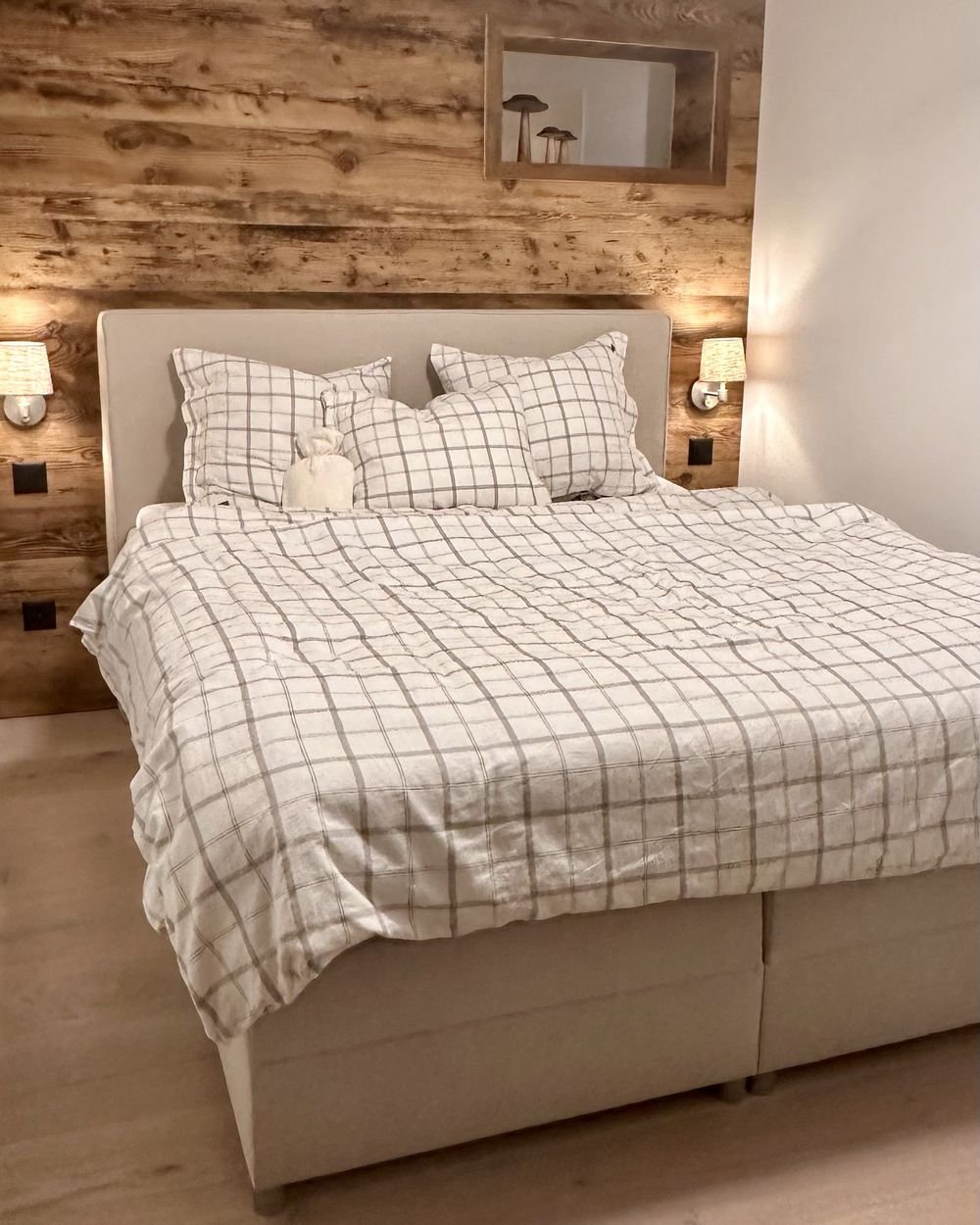 Divan Bed with Storage MINISTER Fabric Light Beige 160 x 200 cm (EU King Size) - Image 4